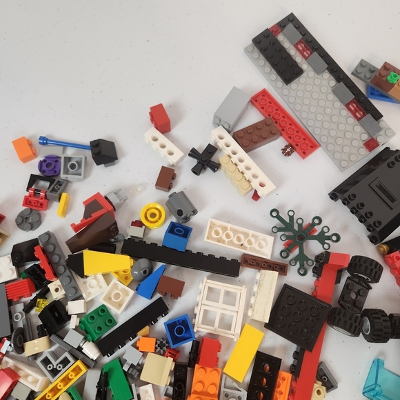 Lego Lot Of Loose Pieces Parts Blocks Minifig Minifigures Shark - Picture 9 of 10